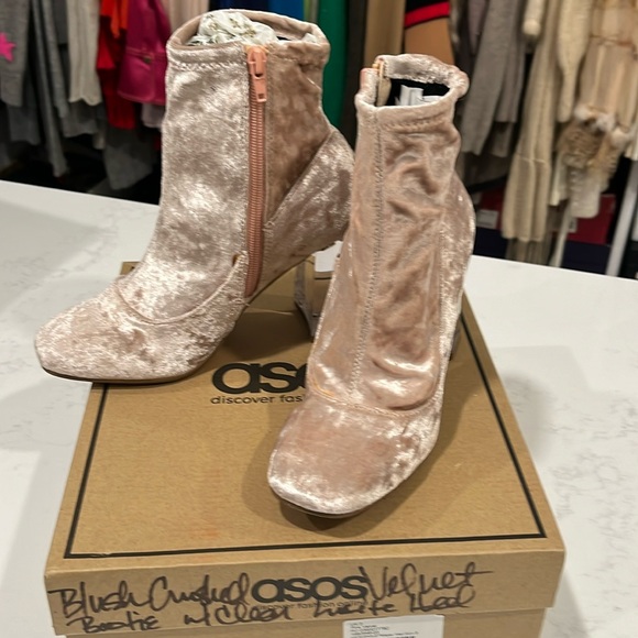 ASOS Shoes - EUC ASOS US SIZE 5. Crushed velvet stretch booty w/ clear lucite heel, Blush